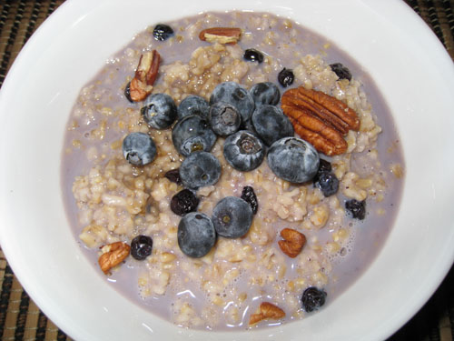 Blueberry Oatmeal with Pecans and Maple Syrup Blueberry Oatmeal with Pecans and Maple Syrup