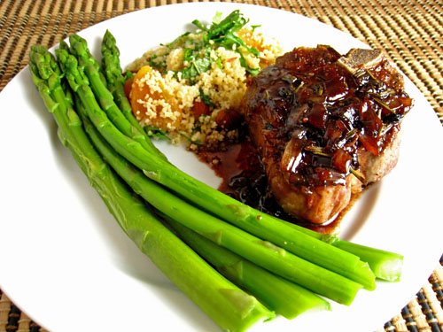 Lamb Chops with Pomegranate and Red Wine Sauce: Meal Lamb Chops with Pomegranate and Red Wine Sauce: Meal