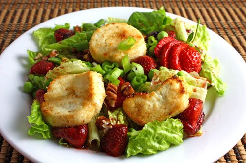 Roasted Strawberry Salad with Baked Goat Cheese Roasted Strawberry Salad with Baked Goat Cheese