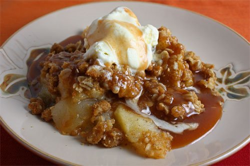 Vanilla Apple Crisp with Caramel Sauce Vanilla Apple Crisp with Caramel Sauce