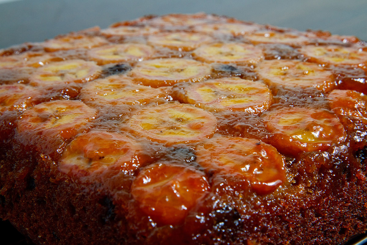 Caramel Banana Upside Down Cake with Chocolate Chips Caramel Banana Upside Down Cake with Chocolate Chips