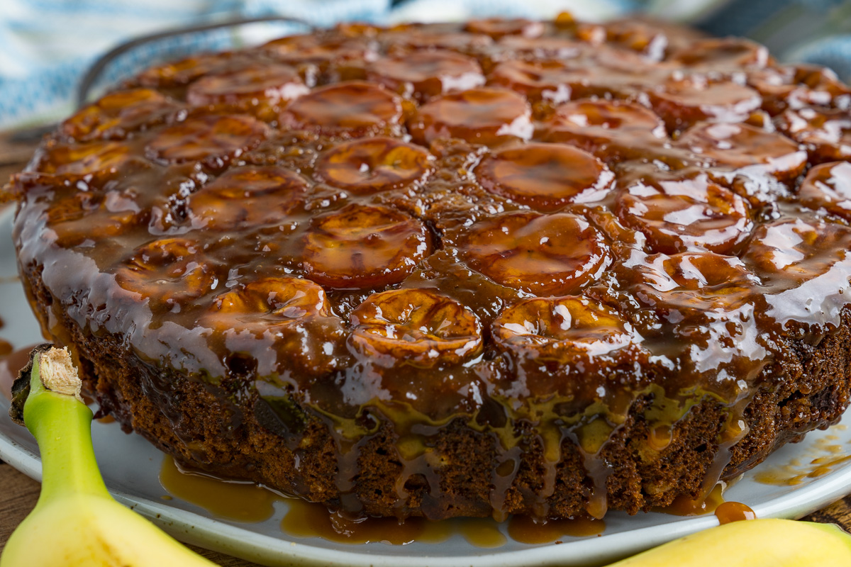 Caramel Banana Upside Down Cake with Chocolate Chips Caramel Banana Upside Down Cake with Chocolate Chips