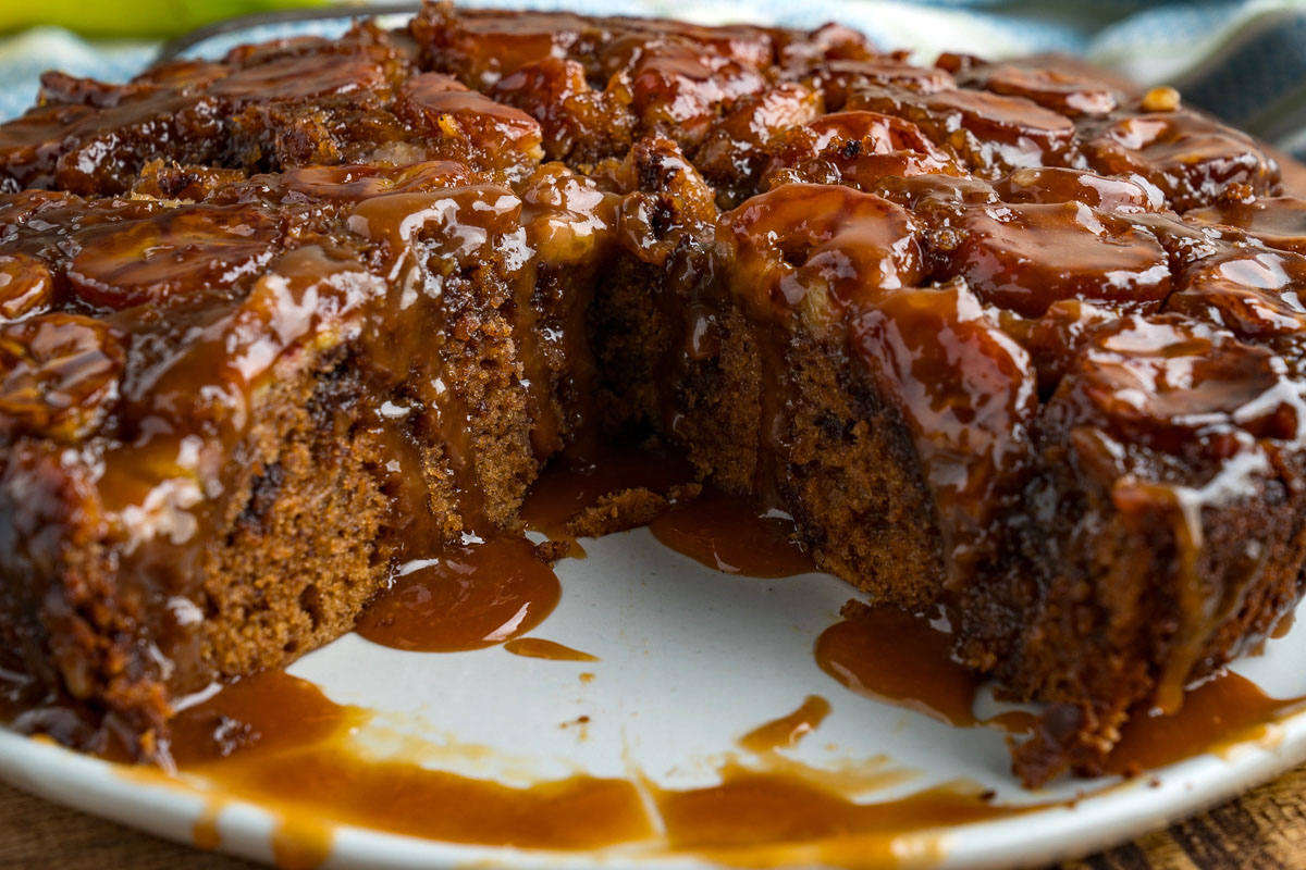 Caramel Banana Upside Down Cake with Chocolate Chips Caramel Banana Upside Down Cake with Chocolate Chips