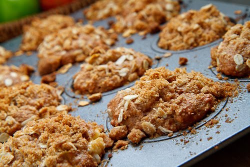 Apple Cheesecake Muffins with Streusel Topping and Caramel Sauce Apple Cheesecake Muffins with Streusel Topping and Caramel Sauce
