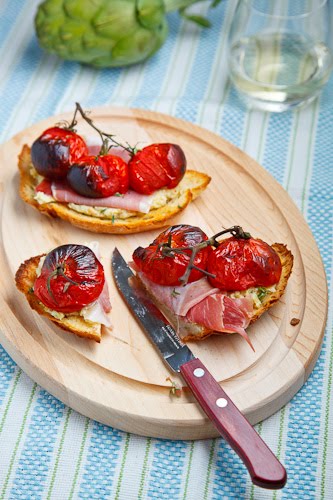 Crostinti with Roasted Tomatoes, Prosciutto and Artichoke Tapenade Crostinti with Roasted Tomatoes, Prosciutto and Artichoke Tapenade