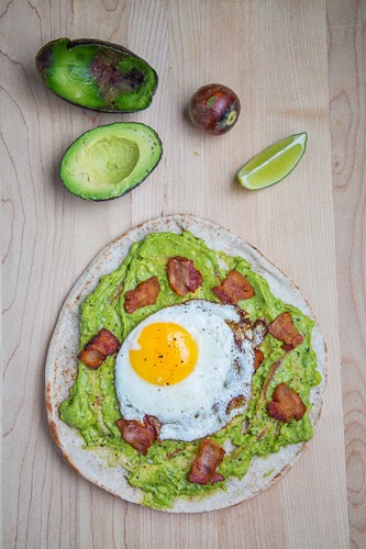 Avocado Breakfast Pizza with Fried Egg Avocado Breakfast Pizza with Fried Egg