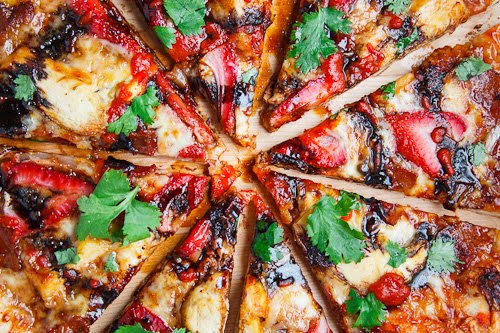 Strawberry Balsamic Pizza with Chicken, Sweet Onion and Smoked Bacon Strawberry Balsamic Pizza with Chicken, Sweet Onion and Smoked Bacon