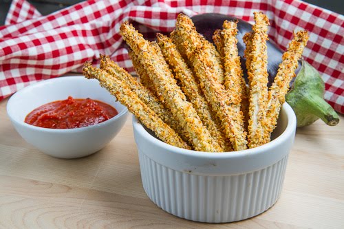 Crispy Baked Eggplant Fries with Marinara Dipping Sauce (aka Eggplant Parmesan Fries!) Crispy Baked Eggplant Fries with Marinara Dipping Sauce (aka Eggplant Parmesan Fries!)