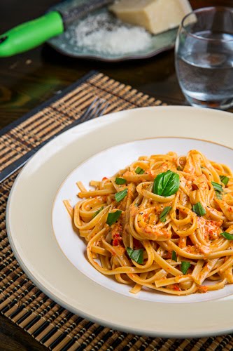 Roasted Red Pepper and Goat Cheese Alfredo Pasta Roasted Red Pepper and Goat Cheese Alfredo Pasta