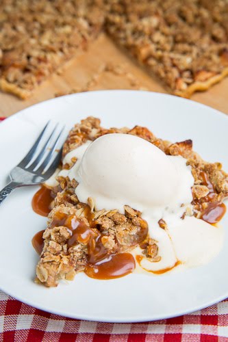 Apple Crisp Pizza with Caramel Sauce Apple Crisp Pizza with Caramel Sauce