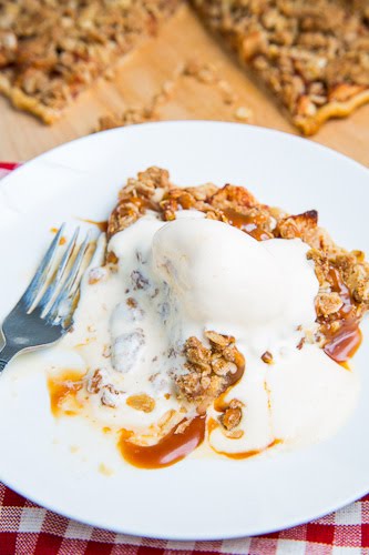 Apple Crisp Pizza with Caramel Sauce Apple Crisp Pizza with Caramel Sauce
