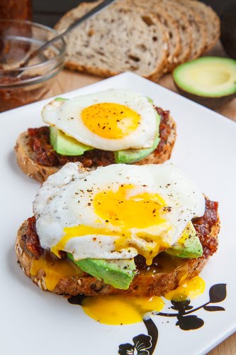 Bacon Jam Breakfast Sandwich with Fried Egg and Avocado Bacon Jam Breakfast Sandwich with Fried Egg and Avocado