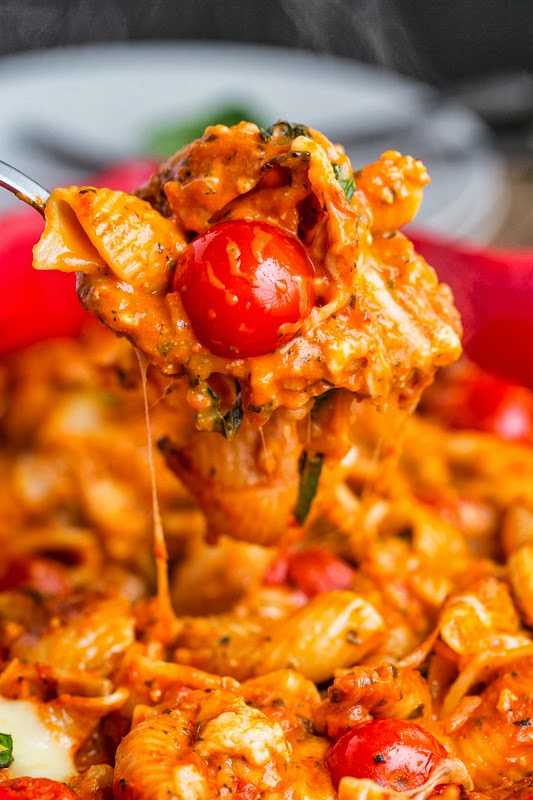 Creamy Pesto Caprese Pasta Casserole Creamy Pesto Caprese Pasta Casserole