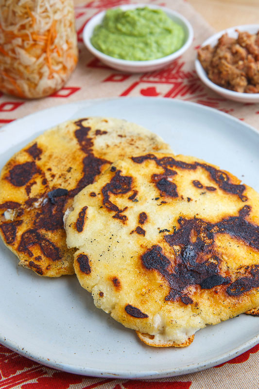 Pupusas con Cortido Pupusas con Cortido