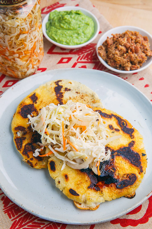 Pupusas con Cortido Pupusas con Cortido