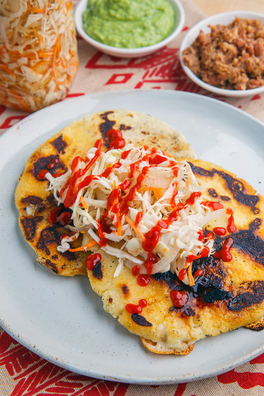 Pupusas con Cortido Pupusas con Cortido