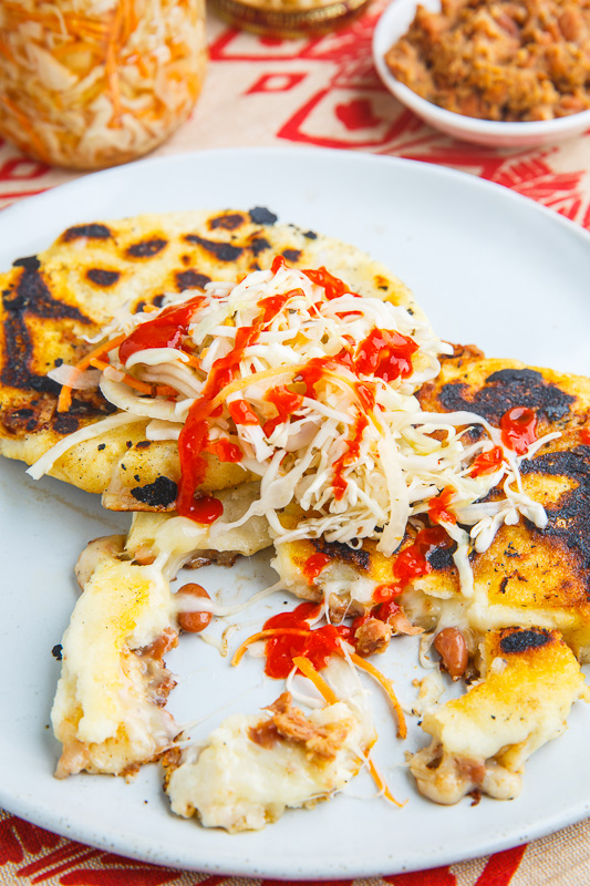 Pupusas con Cortido Pupusas con Cortido