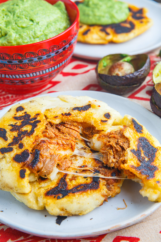 Pupusas de Chicharrón con Queso Pupusas de Chicharrón con Queso