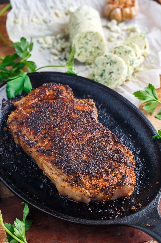 Pan Seared Steaks with Sauteed Mushrooms and Roasted Garlic Gorgonzola Butter Pan Seared Steaks with Sauteed Mushrooms and Roasted Garlic Gorgonzola Butter