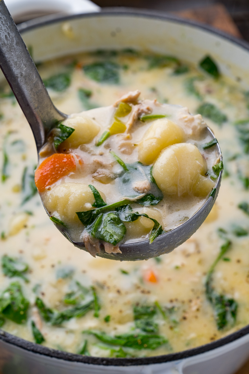 Creamy Chicken and Gnocchi Soup (Olive Garden Copycat) Creamy Chicken and Gnocchi Soup (Olive Garden Copycat)