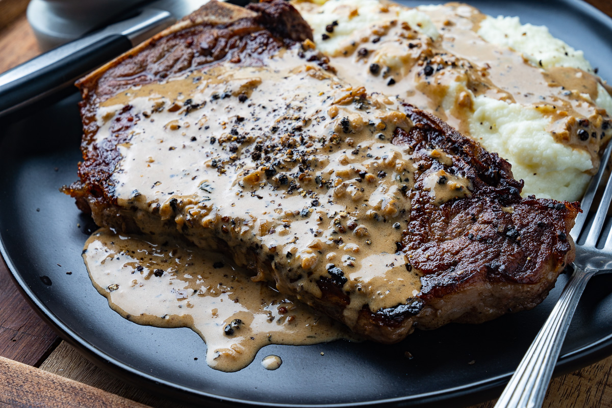Pan Seared Steak in Creamy Peppercorn Sauce Pan Seared Steak in Creamy Peppercorn Sauce