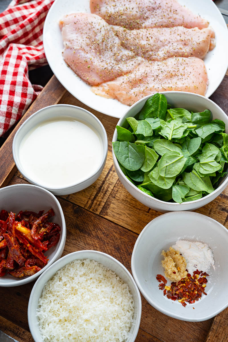 Creamy Parmesan and Sundried Tomato Baked Chicken Creamy Parmesan and Sundried Tomato Baked Chicken