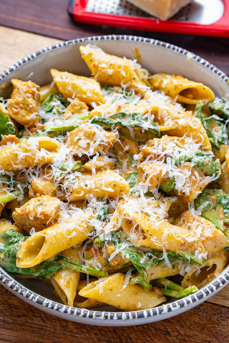 Creamy Sun-dried Tomato Pesto Pasta with Chicken Creamy Sun-dried Tomato Pesto Pasta with Chicken