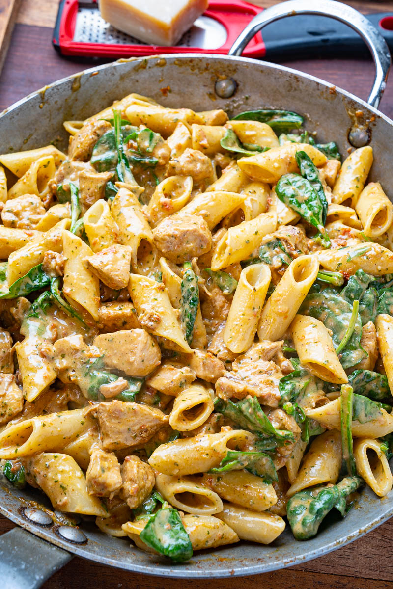 Creamy Sun-dried Tomato Pesto Pasta with Chicken Creamy Sun-dried Tomato Pesto Pasta with Chicken