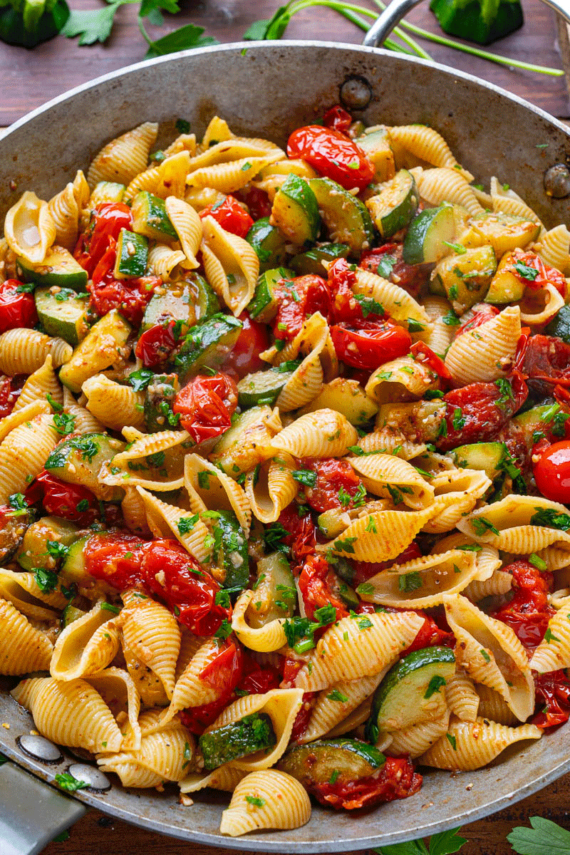 Garlic Butter Zucchini and Tomato Pasta Garlic Butter Zucchini and Tomato Pasta